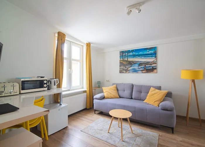 Blekitny Wieloryb Przy Plazy, Molo, Idealny Dla Podroznikow *