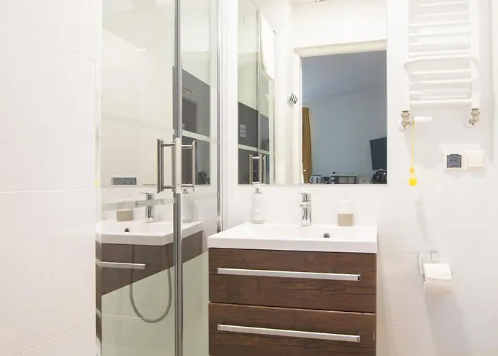 Blekitny Wieloryb Przy Plazy, Molo, Idealny Dla Podroznikow * ソポト