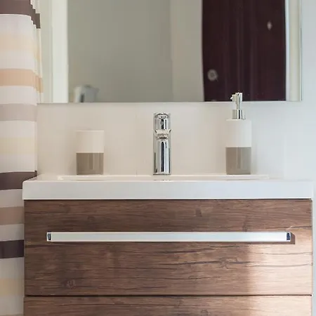 Blekitny Wieloryb Przy Plazy, Molo, Idealny Dla Podroznikow Сопот