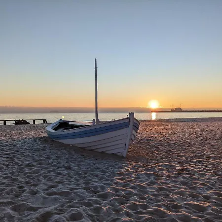 Blekitny Wieloryb Przy Plazy, Molo, Idealny Dla Podroznikow * Сопот